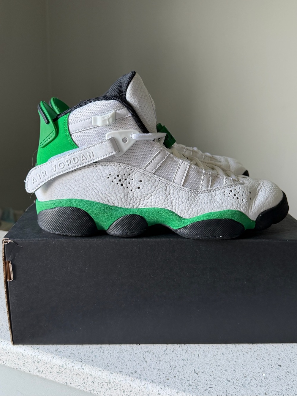 Jordan 6 Rings sneakers. Boys White and Green High-Top Sneakers